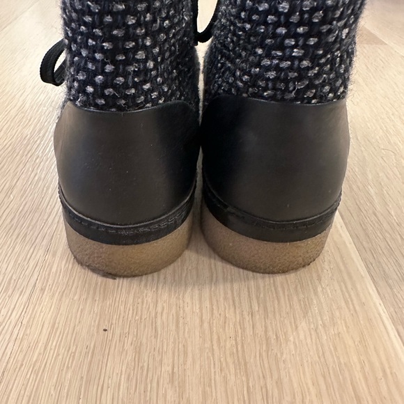 Chanel interlocking CC Logo Lace-Up ankle bootie - Picture 3 of 7